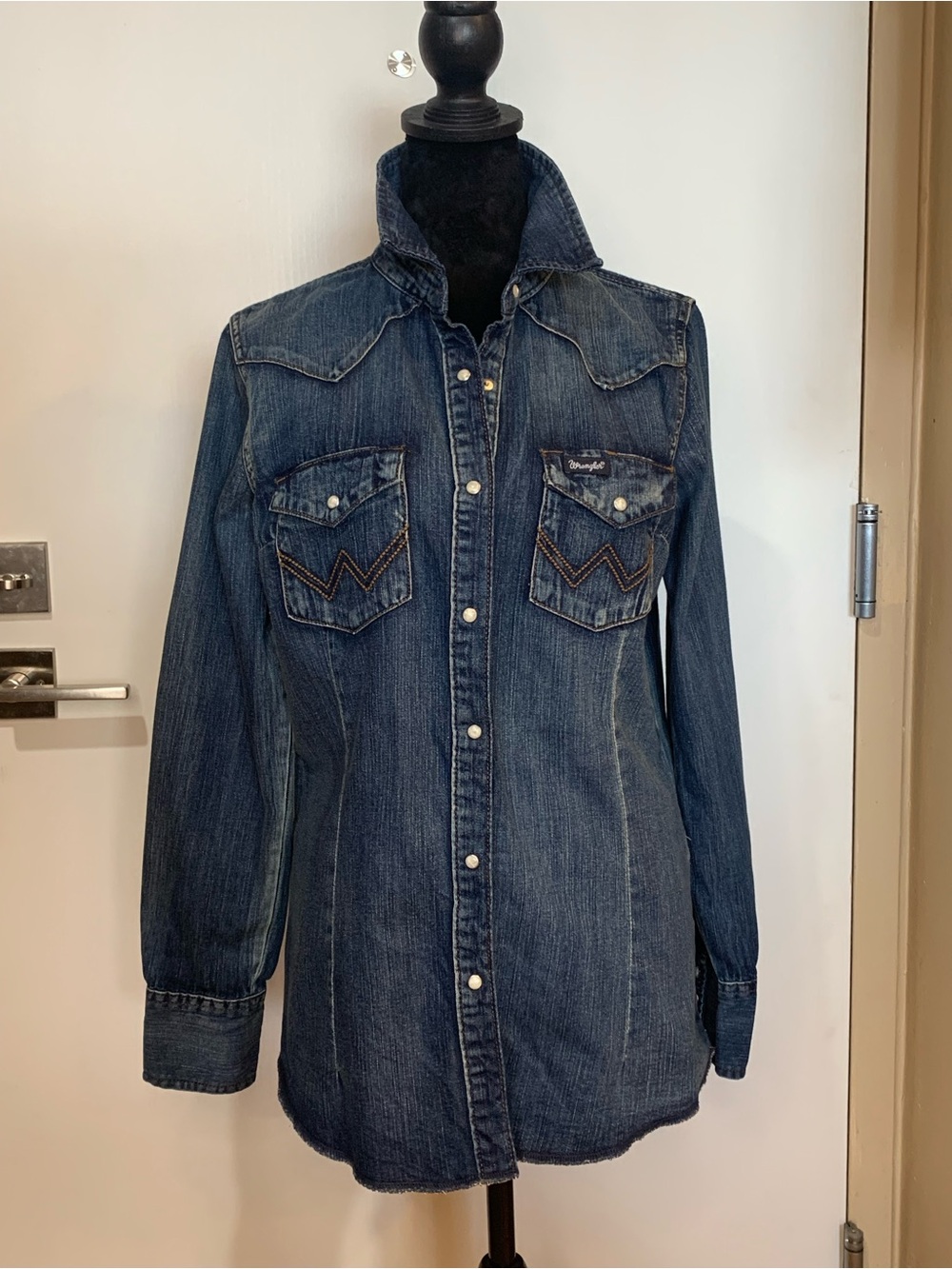Wrangler Retro Women's Small Indigo Blue Denim Western Pearl Snap Shirt Cowgirl